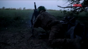 Ucraina, al fronte con i soldati di Kiev: “I russi cercano costantemente di sfondare le nostre linee”