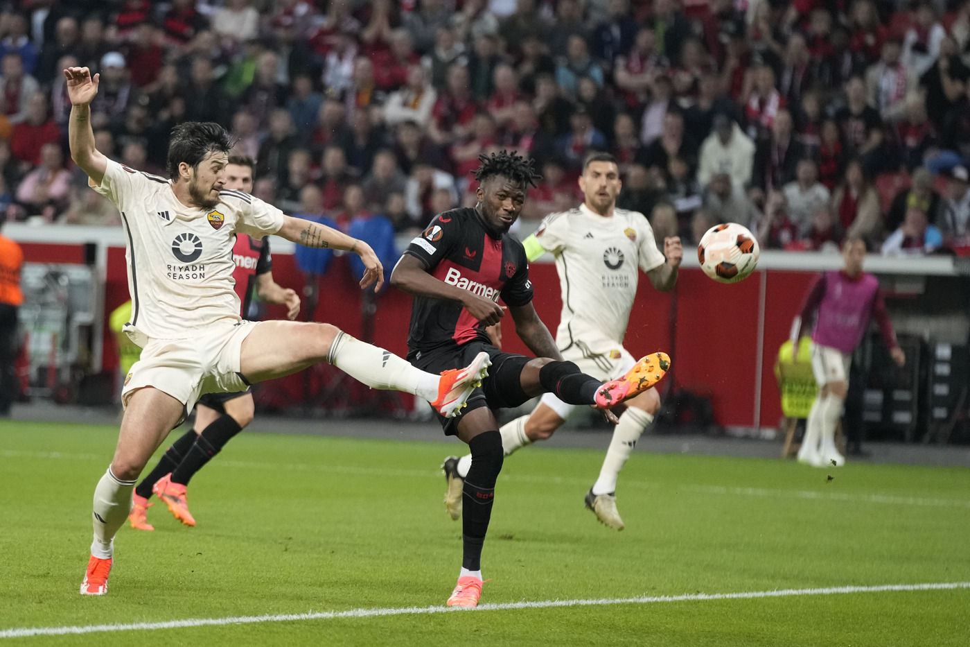 Europa League, Bayer Leverkusen-Roma 2-2: giallorossi fuori Europa League, Bayer Leverkusen-Roma 2-2: giallorossi fuori