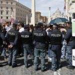 Stati generali Natalità, scontri a Roma tra polizia e manifestanti: cinque feriti