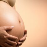 Australia, errore in fecondazione in vitro: donna partorisce figlio di un’altra