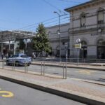 Milano, poliziotto accoltellato a Lambrate in prognosi riservata ma stabile