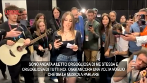 Eurovision, Angelina Mango canta ‘Imagine’ in sala stampa
