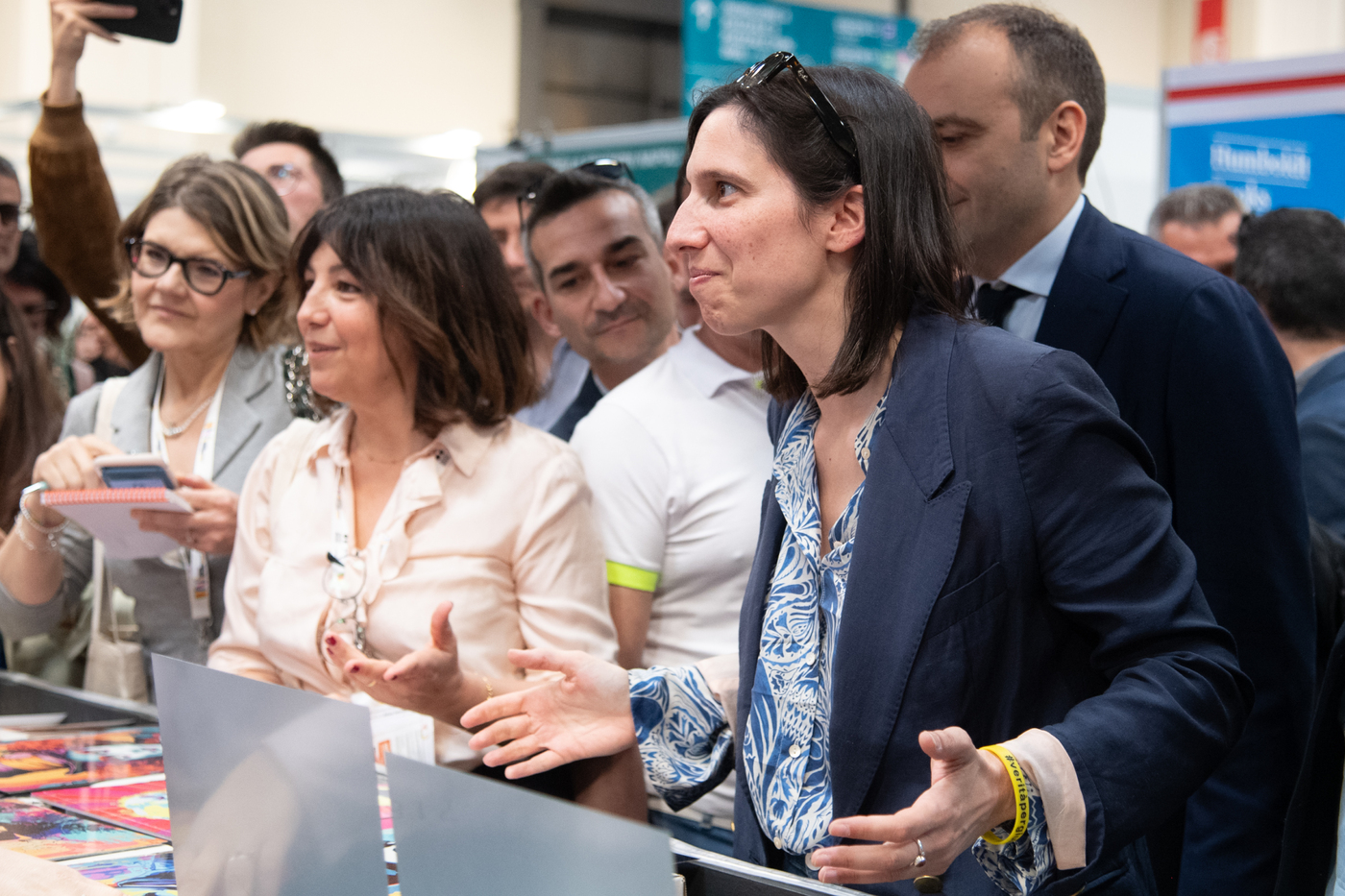 Critiche a Don Patriciello, Schlein prende le distanze da De Luca