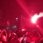Bologna, notte di festa dopo la vittoria di Napoli: tifosi e giocatori cantano “L’anno che verrà” di Dalla