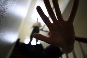 Modena, 12enne vittima di violenza sessuale da parte di due minorenni