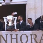 Madrid, Real festeggia Liga su un bus scoperto per le vie della capitale spagnola