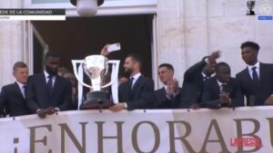 Madrid, Real festeggia Liga su un bus scoperto per le vie della capitale spagnola