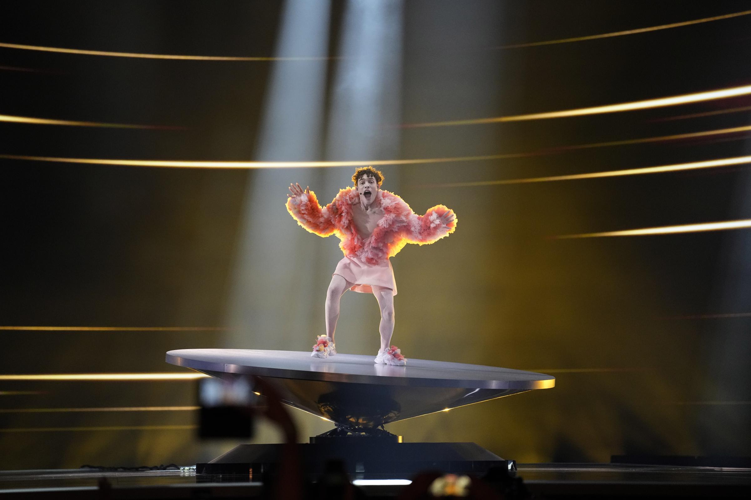 Eurovision: vince Svizzera, settima Angelina Mango. E in piazza c’è Greta Thunberg