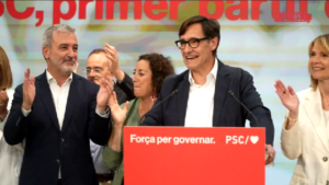 Catalogna, vincono i socialisti: ovazione per il leader Salvador Illa