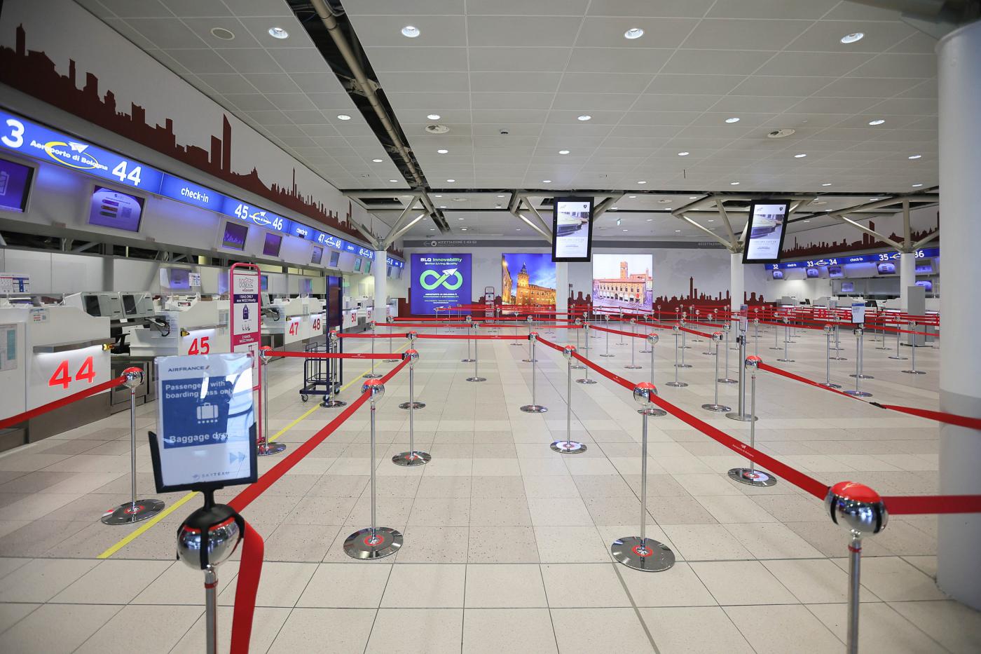 Bologna, chiuso e riaperto aeroporto Marconi per falso allarme su pistola