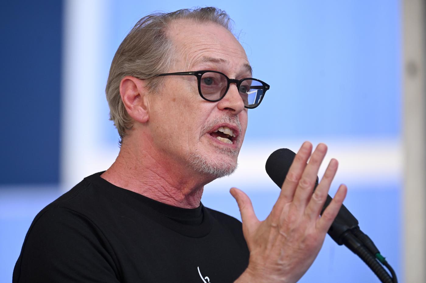 Steve Buscemi aggredito in strada a New York
