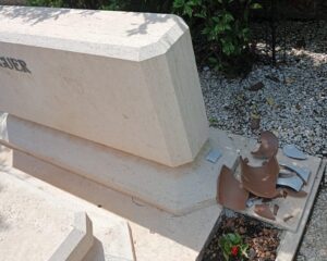 Roma, vandalizzata la tomba di Enrico Berlinguer
