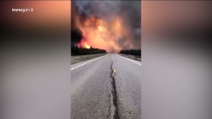 Incendio in Canada, intere foreste divorate dalle fiamme