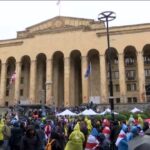 Georgia, a Tbilisi esplode la protesta dopo il sì alla “legge russa”