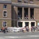 Roma, case occupate: attivisti Spin Time protestano davanti al primo municipio