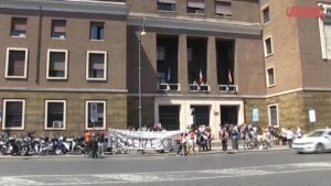 Roma, case occupate: attivisti Spin Time protestano davanti al primo municipio