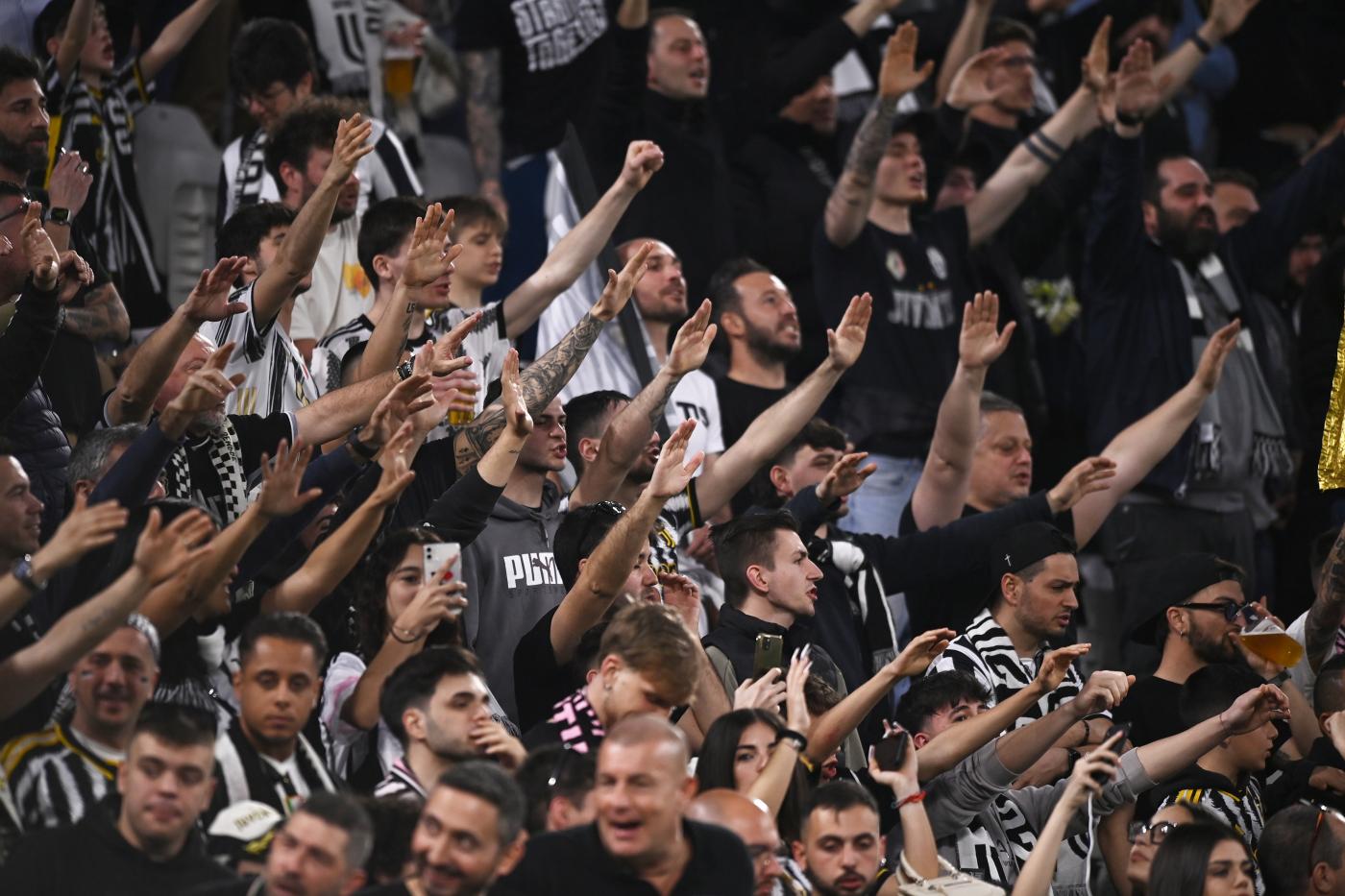 Coppa Italia, Atalanta-Juventus: tensioni tra tifosi lungo autostrada A1 Coppa Italia, Atalanta-Juventus: tensioni tra tifosi lungo autostrada A1