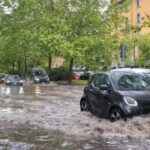 Milano, allagamenti per la pioggia in viale Elvezia