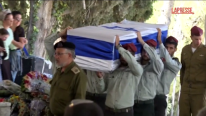 Gerusalemme, commozione al funerale di un soldato ucciso a Gaza