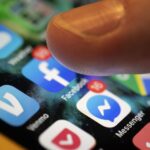 Meta, indagine Ue su Facebook e Instagram: rischio dipendenza nei bambini