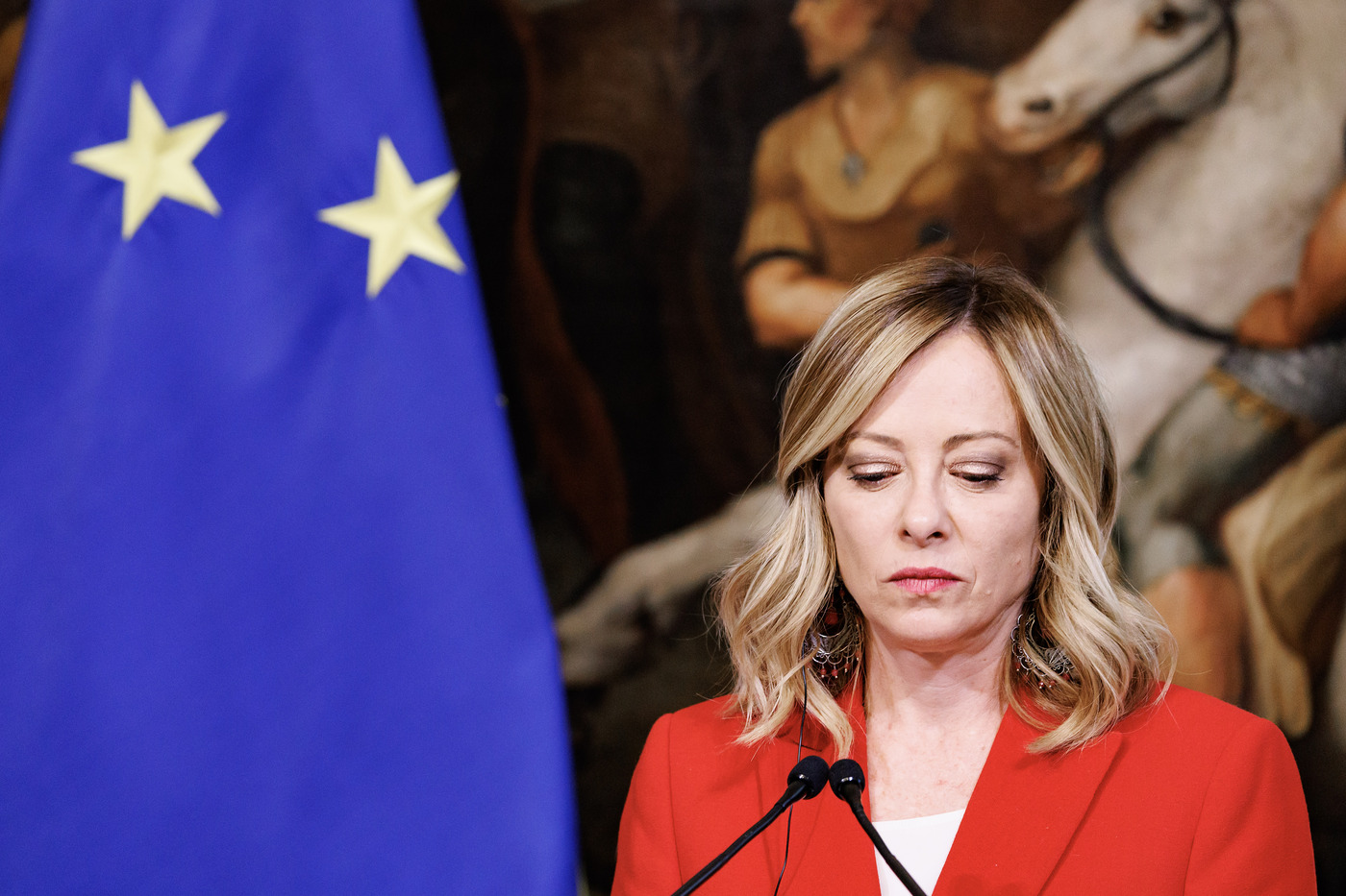 Premierato, il Times contro Meloni: “Suo piano riforme riecheggia Mussolini” Premierato, il Times contro Meloni: “Suo piano riforme riecheggia Mussolini”