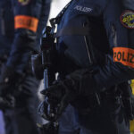 Svizzera, aggredisce passanti in strada con coltello: arrestato