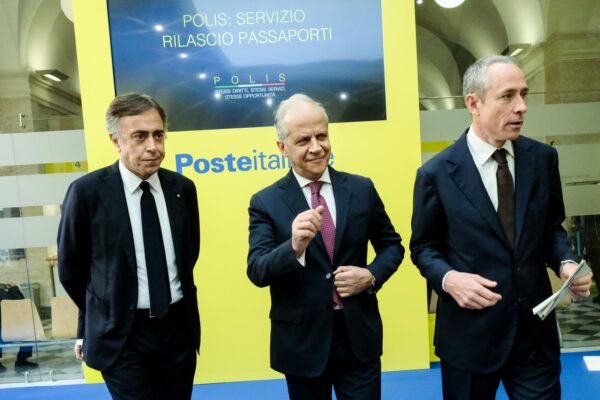 Roma, presentazione del progetto Polis per la richiesta di rilascio dei passaporti negli uffici postali dei Comuni con meno di 15mila abitanti