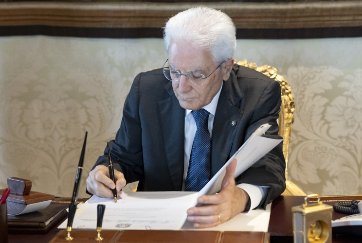 Giornata contro omofobia, Mattarella: “Offende collettività, non è possibile rassegnarsi”