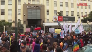 Perù, a Lima attivisti in piazza contro legge considerata omofoba