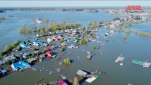 Russia, alluvione inghiotte un intero villaggio in Siberia
