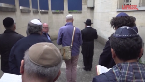 Francia, preghiere alla sinagoga di Rouen dopo l’attacco