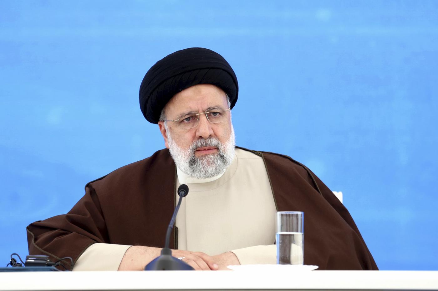 Iran, atterraggio d’emergenza per l’elicottero con a bordo il presidente Raisi