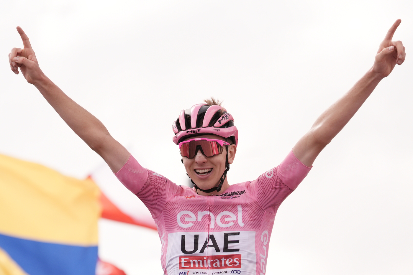 Giro d’Italia, Pogacar vince anche a Livigno: maglia rosa blindata
