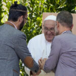 Il Papa a Verona, parenti vittime Israele-Palestina abbracciano Francesco