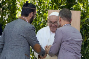 Il Papa a Verona, parenti vittime Israele-Palestina abbracciano Francesco