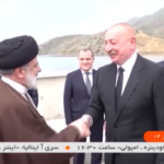 Iran, la stretta di mano tra Raisi e Aliyev prima dell’incidente in elicottero