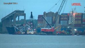 Baltimora, crollo Francis Scott Key Bridge: quasi terminata la rimessa a galla del cargo