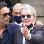 Alain Delon, il figlio Anthony in lacrime: “Ha il diritto di terminare la sua vita dove vuole”