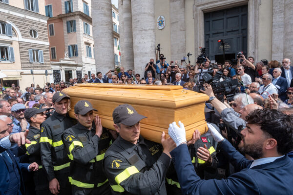 Giornalisti, oggi a Roma i funerali di Franco di Mare