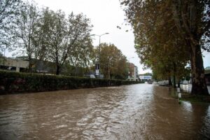 Maltempo, bomba d’acqua in Brianza: alberi caduti e allagamenti