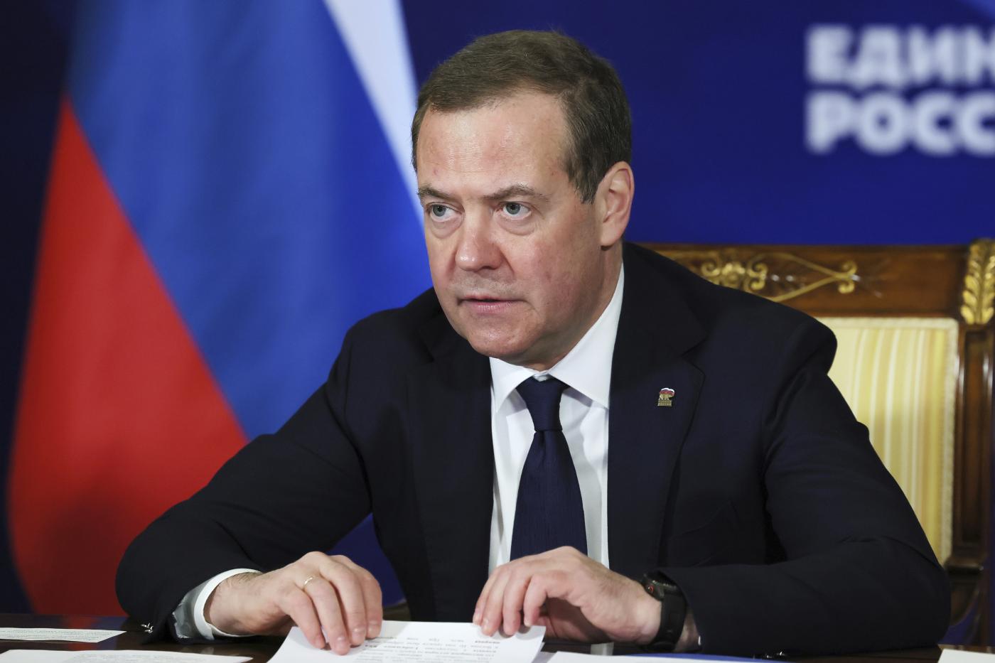 Ucraina, Medvedev: “Zelensky obiettivo militare legittimo”