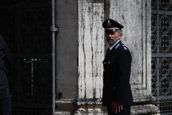 Ultima Generazione, blitz a ministero Giustizia: parete imbrattata di nero