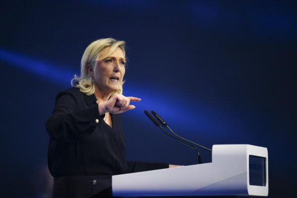 Marine Le Pen e Jordan Bardella in campagna elettorale a Marsiglia