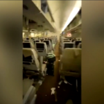 Bangkok, l’atterraggio di emergenza del Boeing 777: le drammatiche immagini a bordo
