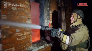 Ucraina, nuovo bombardamento russo a Kharkiv: incendi alle infrastrutture