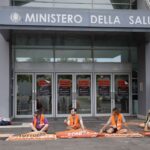 Roma, blitz Ultima Generazione: vernice arancione contro ministero Salute