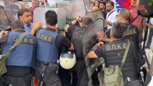 Grecia, nove uomini a processo per naufragio killer: scontri tra polizia e manifestanti