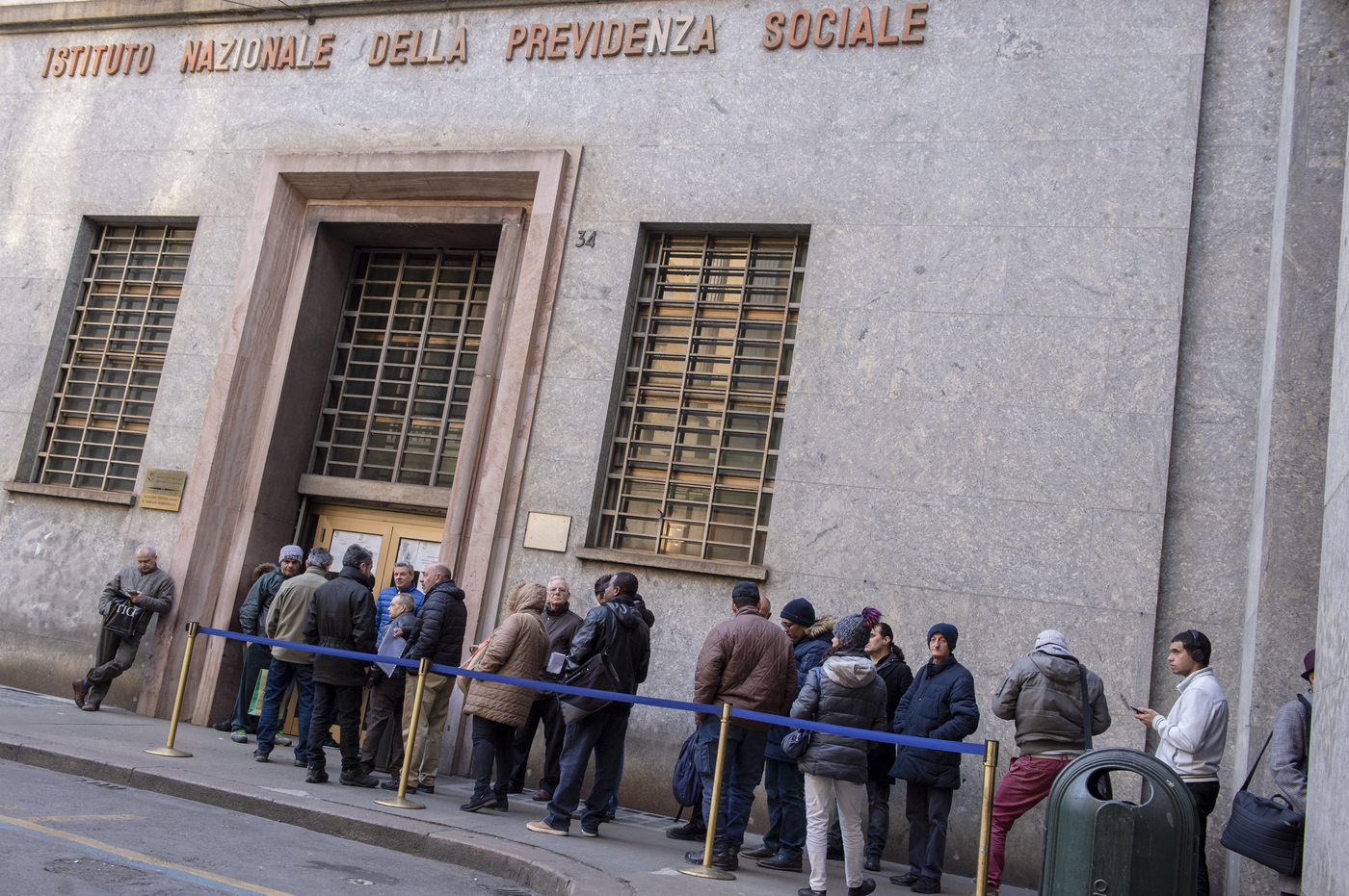 Pensioni, l’Inps alza i requisiti: dal 2027 servono 43 anni e un mese di contributi