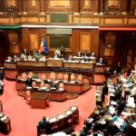 Premierato, opposizioni sventolano la Costituzione in Senato