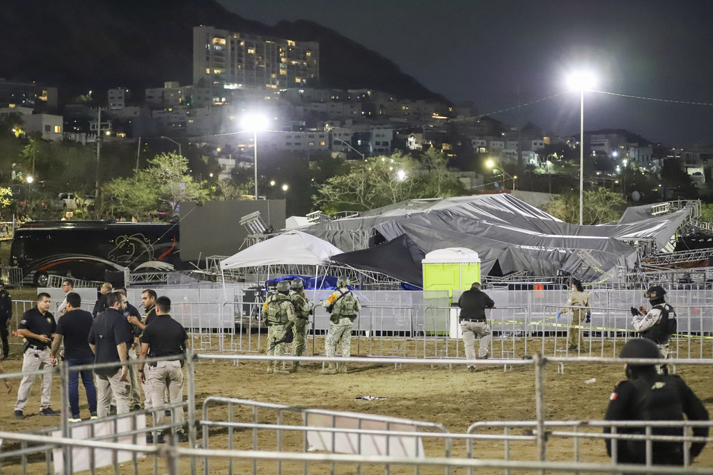 Messico, crolla palco durante comizio elettorale: morti e feriti